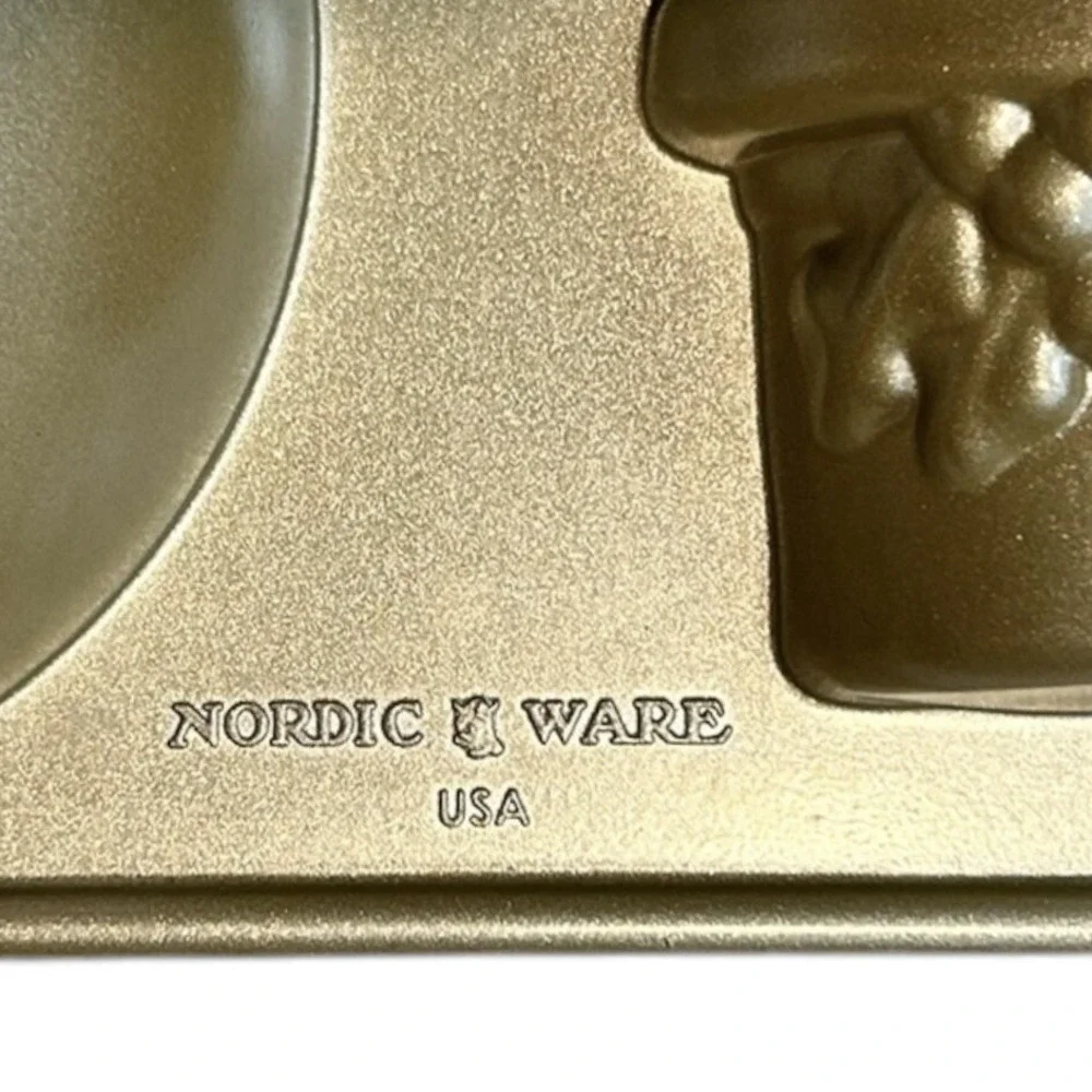 NORDIC WARE Snowman Cake Pan Cast Aluminum 3D Holiday Baking Mold 10 Cup USA
